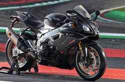 开云体育官网-跨越赛场的对决，厄瓜多尔连续破门压制皇家社会，库尔图瓦创纪录守护球门