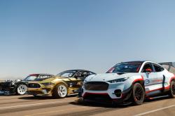 开云体育入口-绿茵红蓝，跨越时空的竞技交响