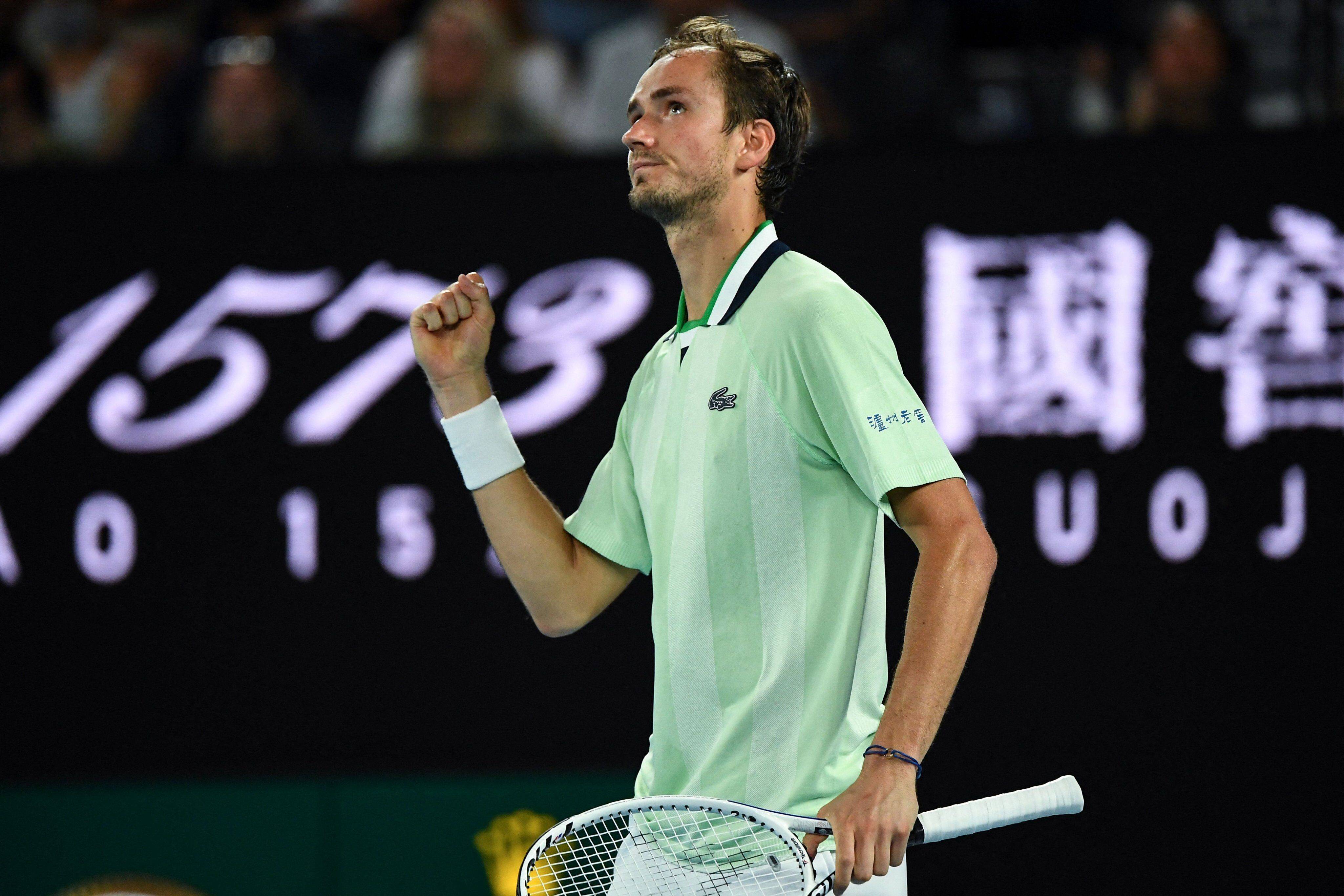 世界网球队逆转西班牙网球队，梅德韦杰夫惊艳世界