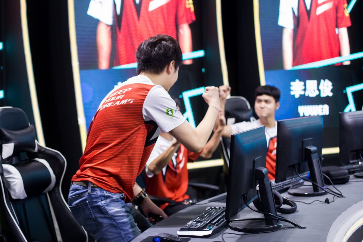 FLY力克TeamWE，Clid统治全场