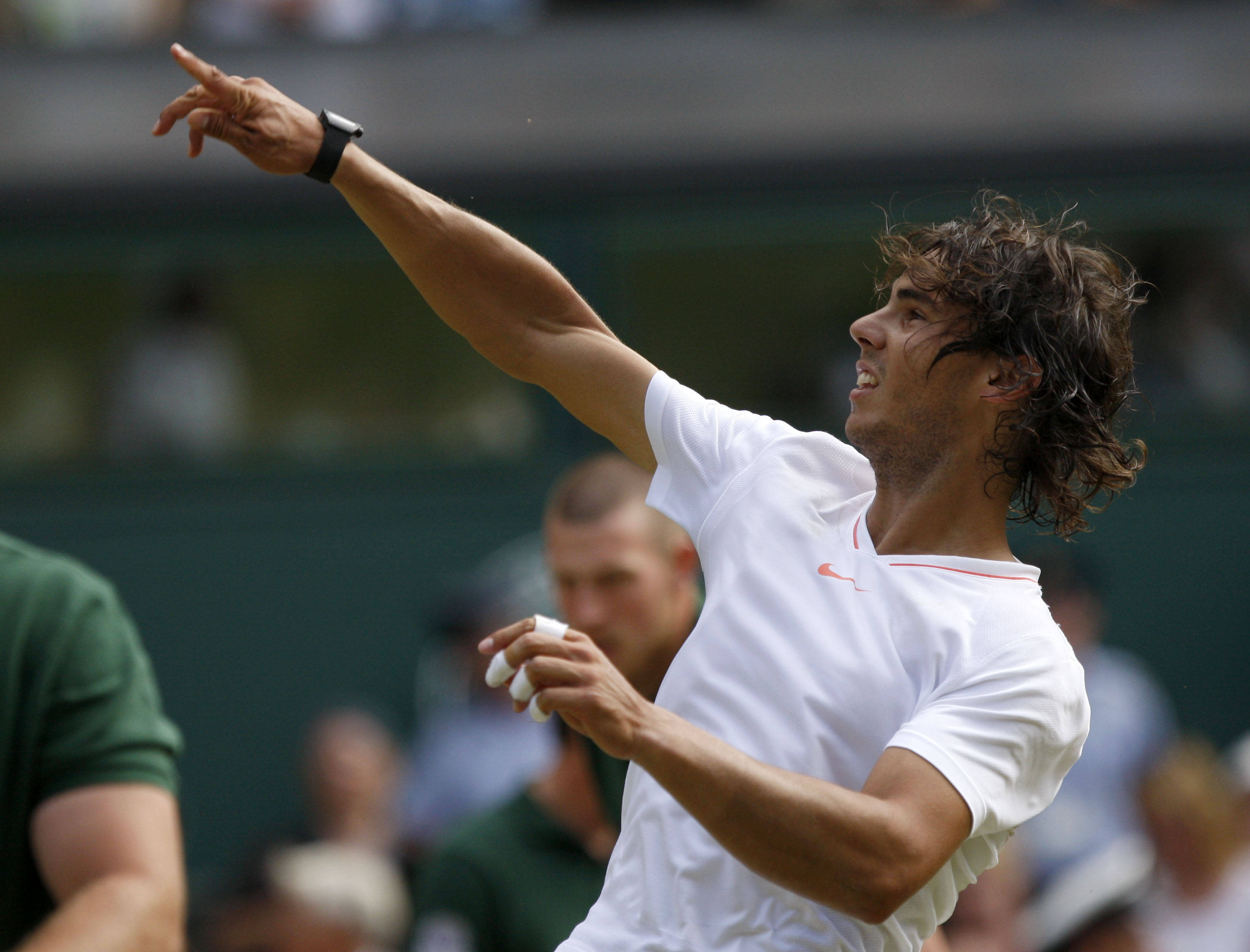 英国网球队逆转美国网球队，纳达尔关键制胜