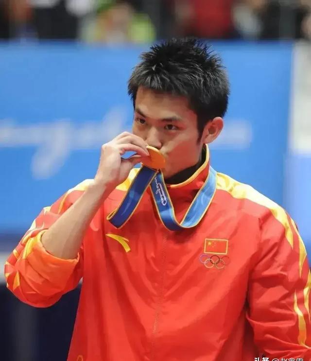 丹麦羽毛球队爆冷英格兰羽毛球队，谌龙完成帽子戏法