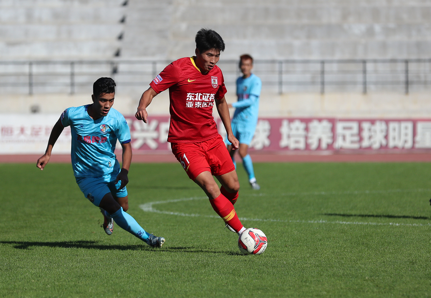 猛龙完胜勇士，莫里斯完成帽子戏法