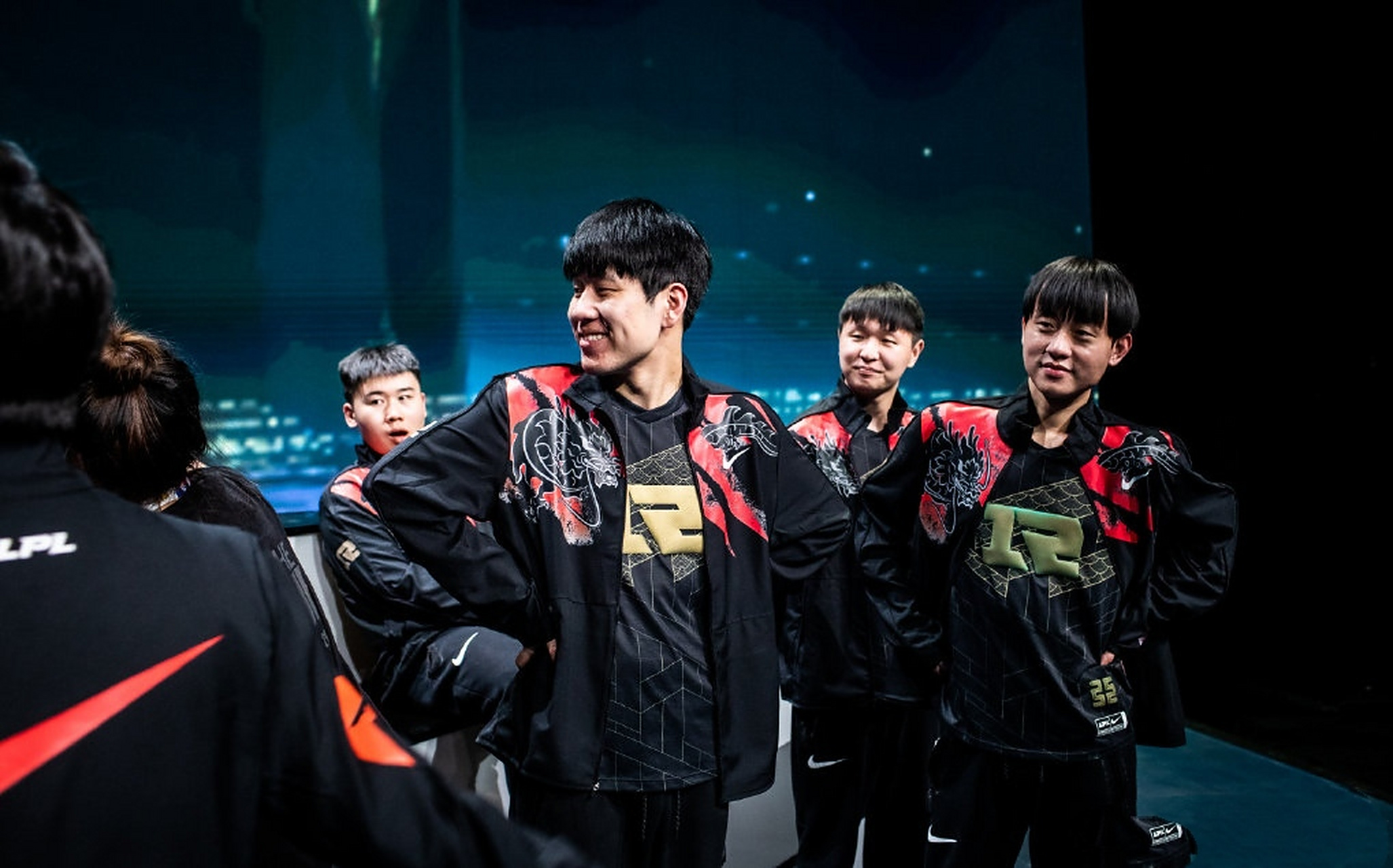 S赛选手刷新世界纪录,震撼全场的简单介绍 S赛选手刷新世界纪录,震撼全场的简单介绍