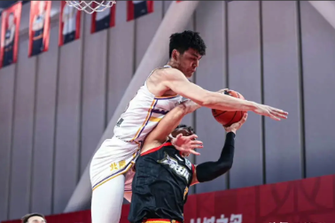 广东队力克吉林队，孙铭徽刷新纪录