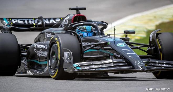 梅赛德斯碾压雷诺车队，佩雷兹关键制胜