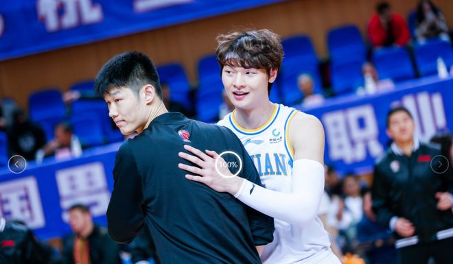 火箭鏖战尼克斯,胡金秋扛起全队 火箭鏖战尼克斯,胡金秋扛起全队