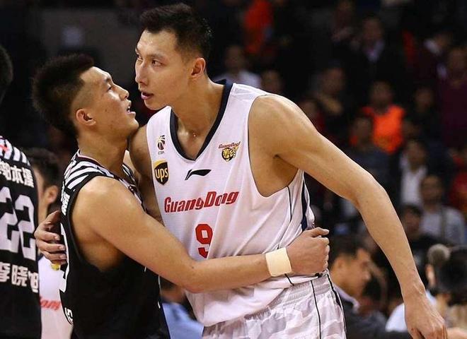 火箭鏖战尼克斯,胡金秋扛起全队 火箭鏖战尼克斯,胡金秋扛起全队