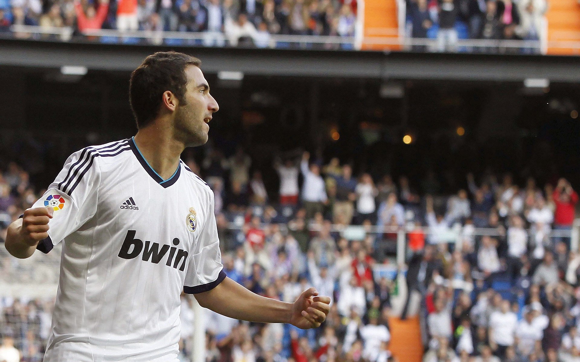 银绿风云变,阿斯顿马丁绝地逆转,诺里斯烈火燃赛道