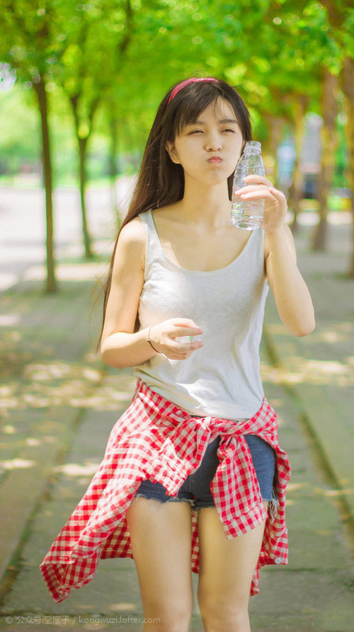 看到这个关键词组合，确实有一种奇妙的碰撞感。NBA的当代乔丹与世界杯的足球之夜，这种跨界联想非常有趣。基于此，我为你构思了两个不同方向的标题