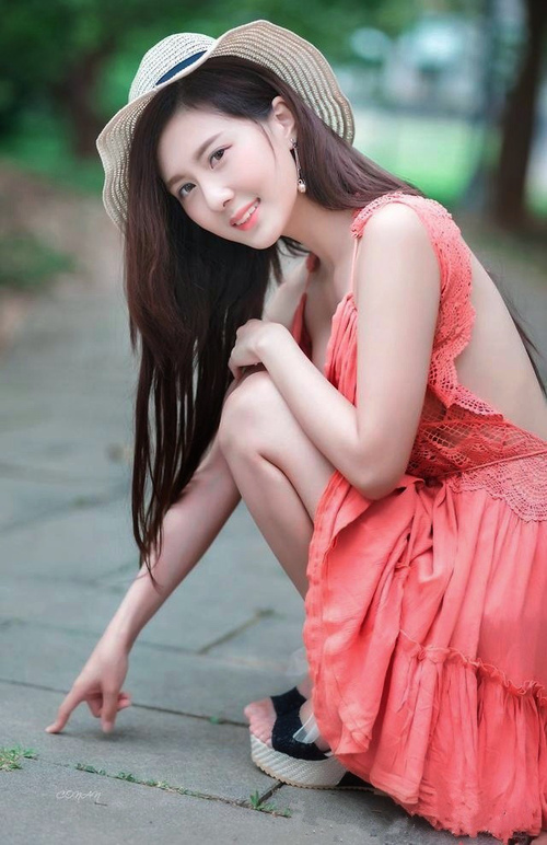 跨越赛场的对决，厄瓜多尔连续破门压制皇家社会，库尔图瓦创纪录守护球门