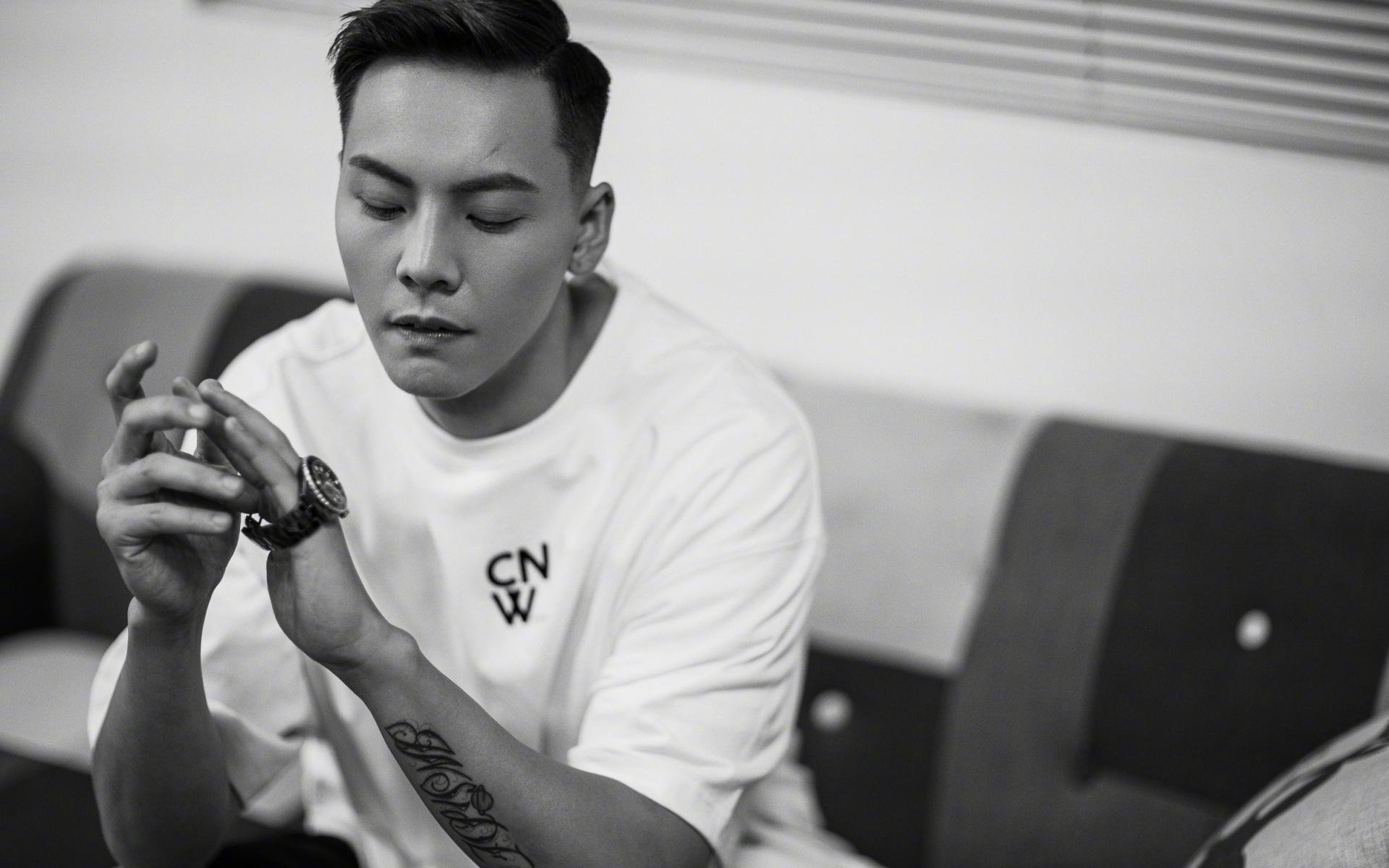 德黑兰之矛,当西亚铁骑踏碎华沙防线,阿方索·戴维斯用一秒钟定义永恒